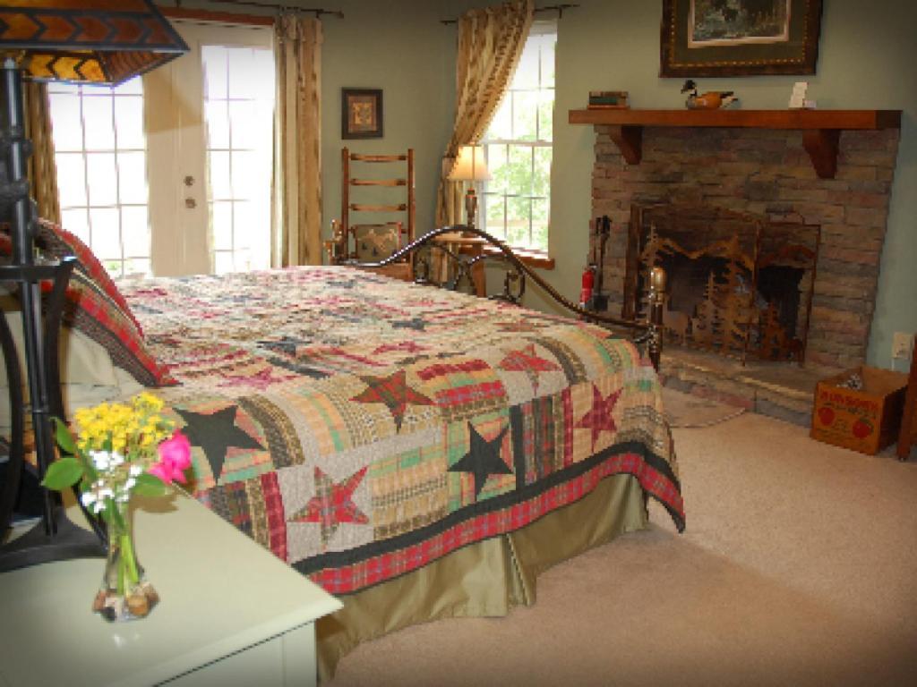 Long Mountain Lodge Bed & Breakfast Dahlonega Quarto foto